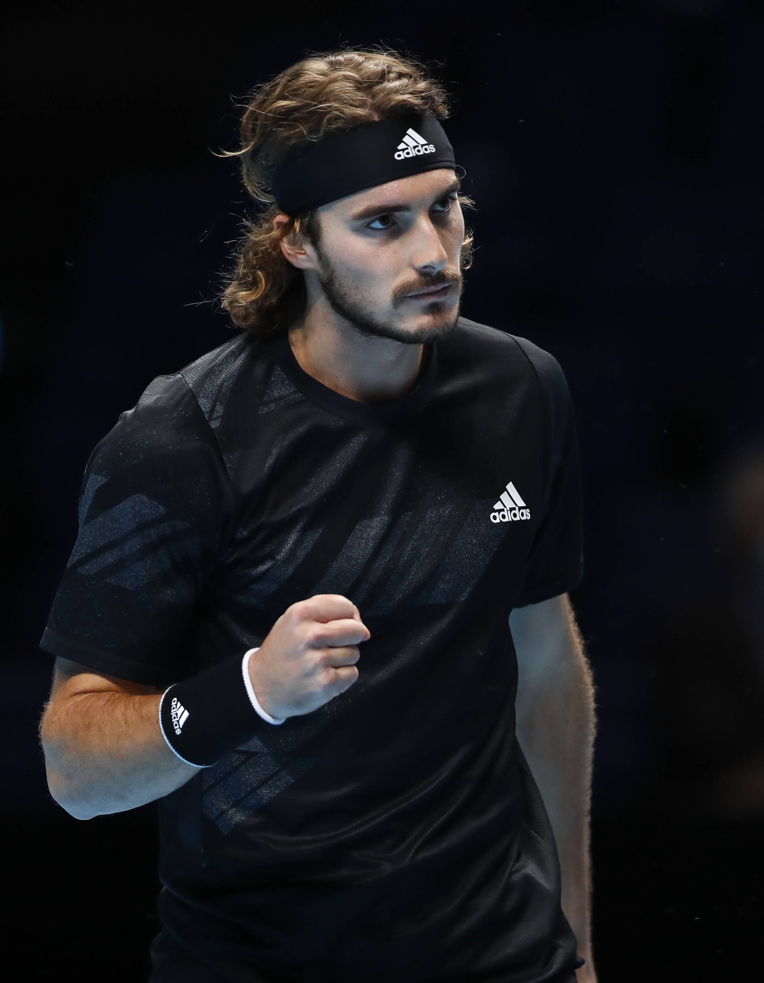 世界网球队爆冷欧洲网球队，西西帕斯统治全场