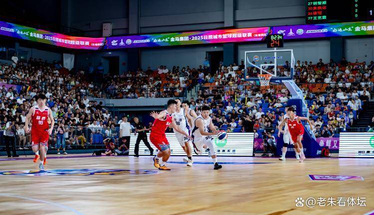 IM体育数据分析平台-奥运篮球比赛赛场氛围热烈，球迷欢呼雀跃