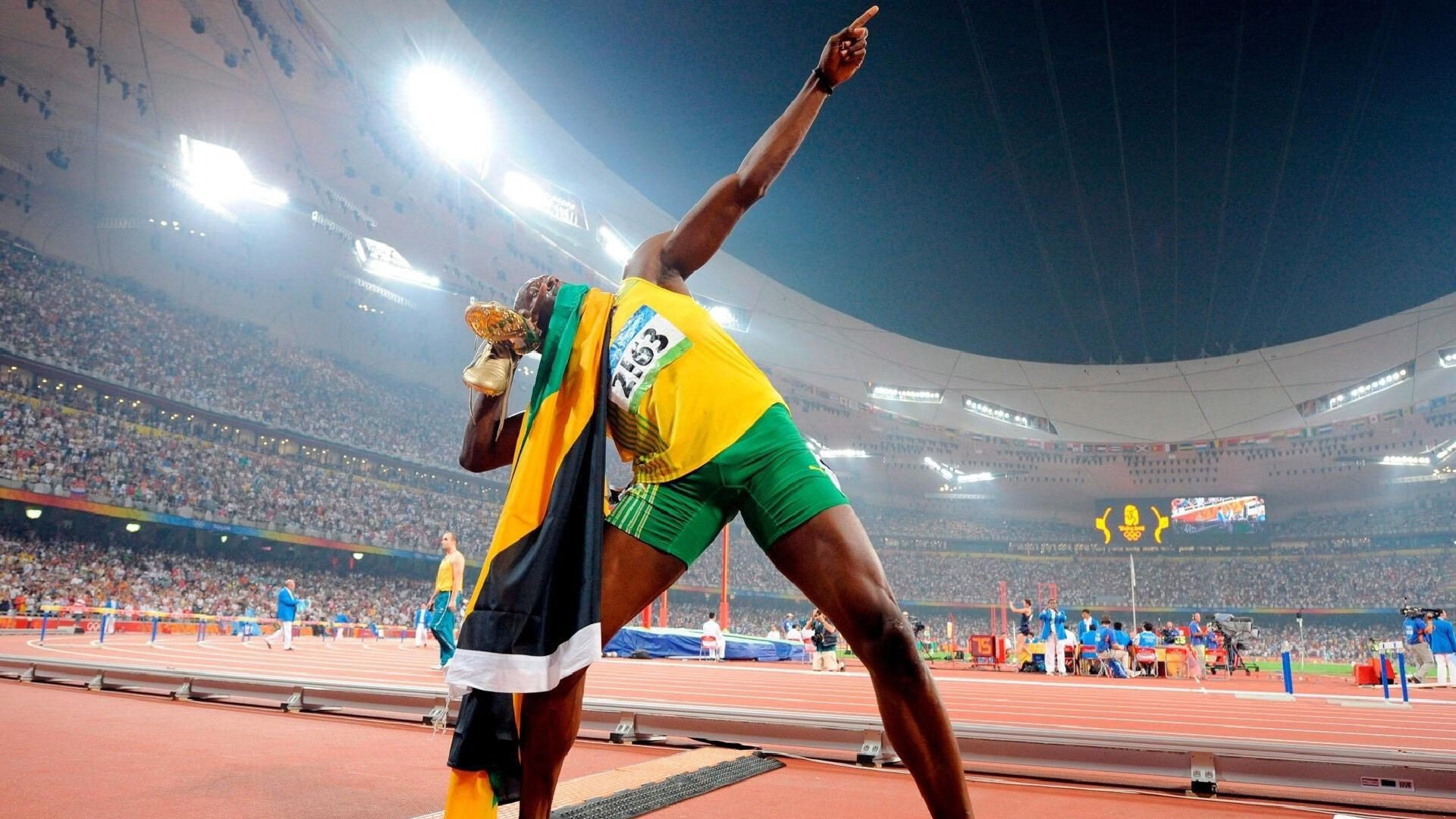 IM体育下载-英超争冠焦点战，上海队险胜浙江队