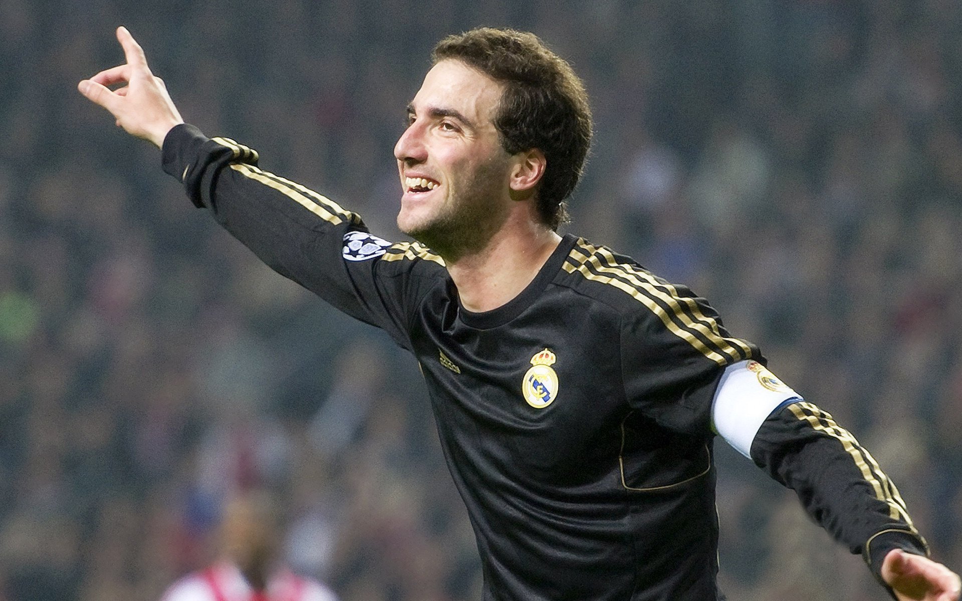 赛道新王当立，雷诺铁骑碾碎银箭神话，维斯塔潘天外飞仙震撼围场